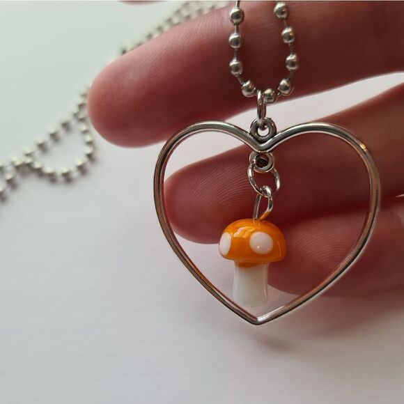 New Fashion Heart Orange Glass Mushroom Pendant Necklace - Picture 3 of 3